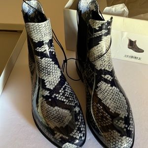 New I’m box rainboot type boots​​